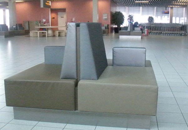 Sofa sa Schiphol Airport.