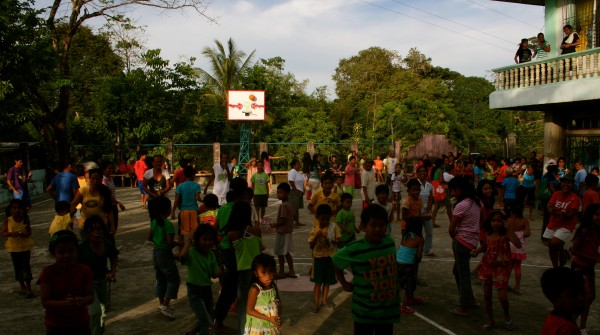 "Ang mga Bata sa Amun Baryo" / Brgy. Christmas Party 2012 @pangga_gen