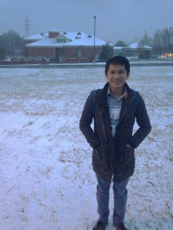 Una nga eksperyensya kang snow samtang nagahulat kang Cat Bus paagto sa Clemson University.