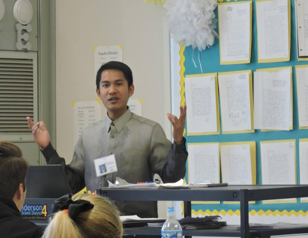 Aktwal nga pagtudlo sa akon mga estudyante sa Riverside Middle School, Pendleton, South Carolina. Hanggod nga salamat kay Miss Yoluna Williams (nagbuol kang larawan) sa ana kaalwan kag bangod duro akon natun-an kanabilang akon partner/critic teacher. 