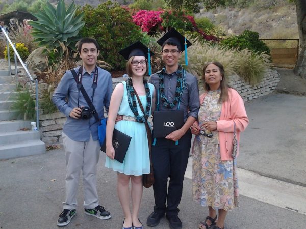 Ang akon darwa ka bata nga laki kag nobya. Graduation Day.  